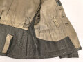 Heer, Feldbluse Modell 1943 für Mannschaften. Leicht getragenes Stück in gutem Gesamtzustand, die Effekten original vernäht