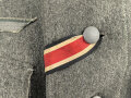 Heer, Feldbluse Modell 1943 für Mannschaften. Leicht getragenes Stück in gutem Gesamtzustand, die Effekten original vernäht