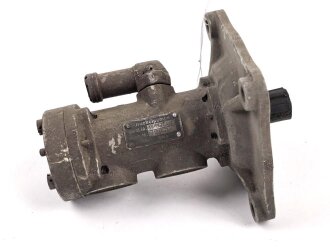 Me262, Waldwerk Kuno. " Druckölpumpe " Gerät Nr 19-1132 A/2 . Grob gereinigt, Funktion nicht geprüft.