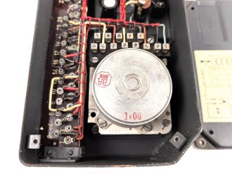 Me262, Waldwerk Kuno.  Schalt und Verteilerkasten "SVK 2-17" , Fl 47261. Grob gereinigt, Funktion nicht geprüft, 1 Schruabe in der Frontabdeckung lässt sich nicht ganz öffnen.