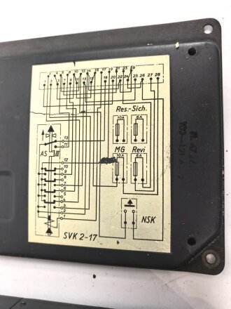 Me262, Waldwerk Kuno.  Schalt und Verteilerkasten "SVK 2-17" , Fl 47261. Grob gereinigt, Funktion nicht geprüft, 1 Schruabe in der Frontabdeckung lässt sich nicht ganz öffnen.