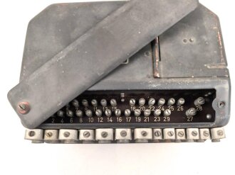Me262, Waldwerk Kuno.  Schalt und Verteilerkasten "SVK 2-17" , Fl 47261. Grob gereinigt, Funktion nicht geprüft, 1 Schruabe in der Frontabdeckung lässt sich nicht ganz öffnen.