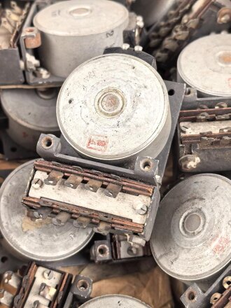 Me262, Waldwerk Kuno. Ungebrauchtes Bauteil Maße ca 5 x 7 x 3cm  ,  Grob gereinigt, Funktion nicht geprüft. Sie erhalten ein ( 1 ) Stück