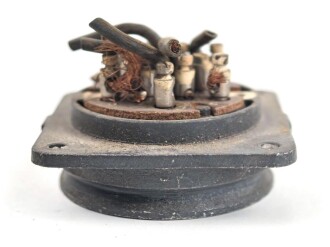 Me262, Waldwerk Kuno. Einbausteckdose, grob gereinigt