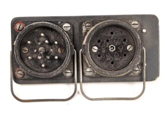 Me262, Waldwerk Kuno. Einbausteckdosen in Rahmen, grob gereinigt