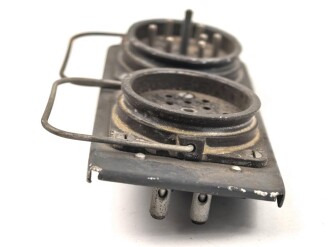 Me262, Waldwerk Kuno. Einbausteckdosen in Rahmen, grob gereinigt