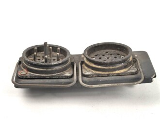 Me262, Waldwerk Kuno. Einbausteckdosen in Rahmen, grob gereinigt