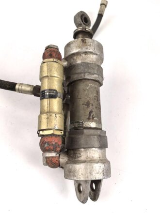 Me262, Waldwerk Kuno. Druckventile mit Zylinder. Gesamtlänge etwa 33cm, grob gereinigt
