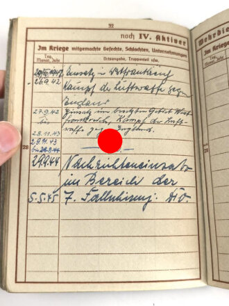 Wehrpaß Luftwaffe, eingestellt am 1.8.1941 bei Luftnachrichten Fernsprech Ersatz Kompanie 17/7 Augsburg.