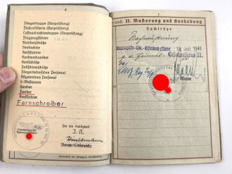 Wehrpaß Luftwaffe, eingestellt am 1.8.1941 bei Luftnachrichten Fernsprech Ersatz Kompanie 17/7 Augsburg.