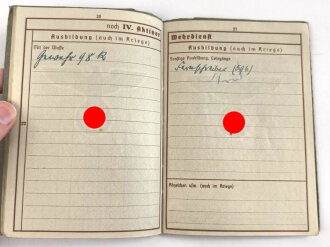 Wehrpaß Luftwaffe, eingestellt am 1.8.1941 bei Luftnachrichten Fernsprech Ersatz Kompanie 17/7 Augsburg.