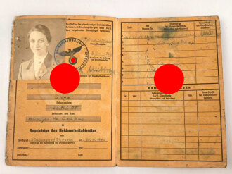 Reichsarbeitdienst für die weibliche Jugend, Dienstausweis einer Stabsführerin, ausgestellt 16. Juni 1943, mit einigen Fotos und einem Dokument