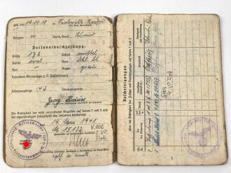 Soldbuch Kriegsmarine, ausgestellt 19. Mai 1941, Unvollständig, Wasserschaden, verliehene Ehrenzeichen leider nicht lesbar