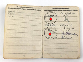 Soldbuch für einen Panzerjäger, eingetragene Pistole P38, Amerikanische Kriegsgefangenschaft Camp Wheeler, Georgia.