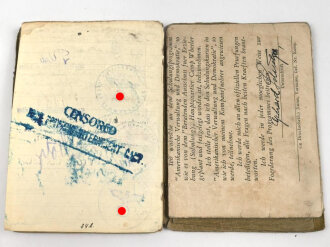 Soldbuch für einen Panzerjäger, eingetragene Pistole P38, Amerikanische Kriegsgefangenschaft Camp Wheeler, Georgia.