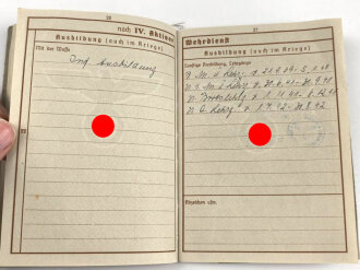 Kriegsmarine Wehrpaß, eingestellt am 14.4.1939 bei 8.Schiffsstammabteilung Leer.