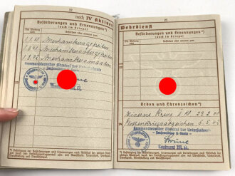 Kriegsmarine Wehrpaß, eingestellt am 14.4.1939 bei 8.Schiffsstammabteilung Leer.