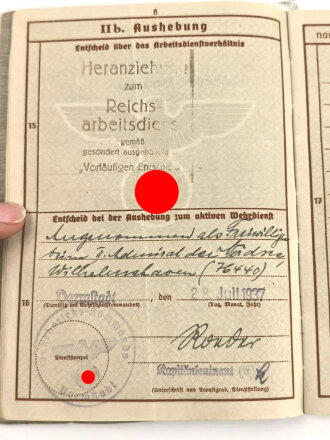 Kriegsmarine Wehrpaß, eingestellt am 14.4.1939 bei 8.Schiffsstammabteilung Leer.