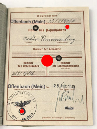 Wehrpaß eines Angehörigen im...