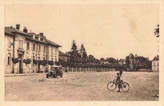 Ansichtskarte "Thaon-les-Vosges (Vosges) - Place Jules Ferry"
