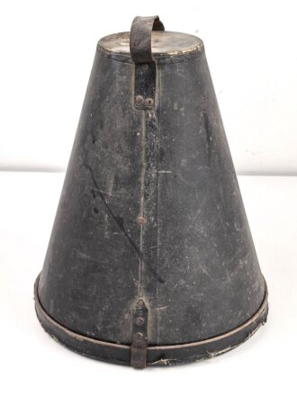 Kaiserreich, Koffer für eine Pickelhaube , hohe Form etwa 38cm . Ungereinigtes Stück