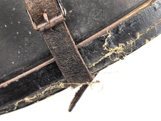 Kaiserreich, Koffer für eine Pickelhaube , hohe Form etwa 38cm . Ungereinigtes Stück