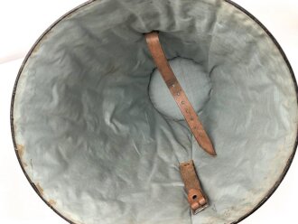 Kaiserreich, Koffer für eine Pickelhaube , hohe Form etwa 38cm . Ungereinigtes Stück