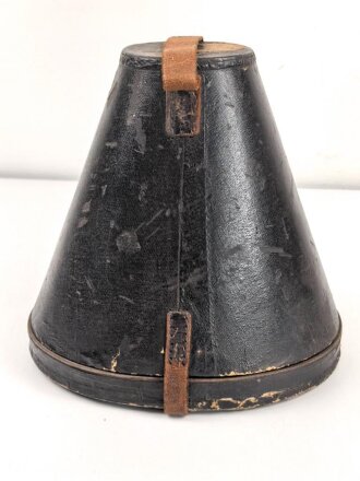 Kaiserreich, Koffer für eine Pickelhaube , Höhe etwa 27cm .Ungereinigtes Stück