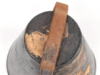 Kaiserreich, Koffer für eine Pickelhaube , Höhe etwa 27cm .Ungereinigtes Stück