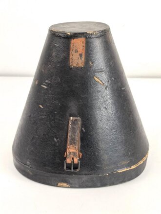 Kaiserreich, Oberteil eines Koffer für eine Pickelhaube , Höhe etwa 27cm .Ungereinigtes Stück