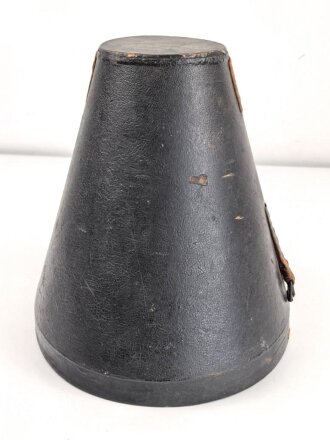 Kaiserreich, Oberteil eines Koffer für eine Pickelhaube , Höhe etwa 27cm .Ungereinigtes Stück