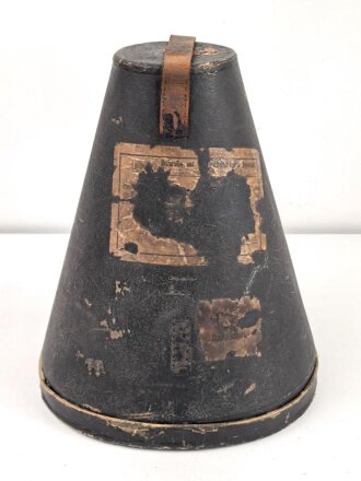 Kaiserreich, Koffer für eine Pickelhaube , hohe Form etwa 38cm . Ungereinigtes Stück, Beriemung fehlt