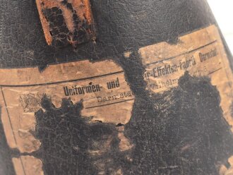 Kaiserreich, Koffer für eine Pickelhaube , hohe Form etwa 38cm . Ungereinigtes Stück, Beriemung fehlt