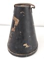 Kaiserreich, Koffer für eine Pickelhaube , hohe Form etwa 38cm . Ungereinigtes Stück, Beriemung fehlt