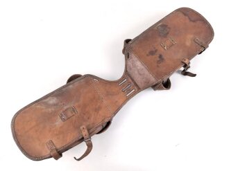 Satteltasche in gutem Zustand. Keinerlei Markierungen, lediiglich ein "B.?.K. 1915" Stempel.