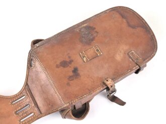 Satteltasche in gutem Zustand. Keinerlei Markierungen, lediiglich ein "B.?.K. 1915" Stempel.