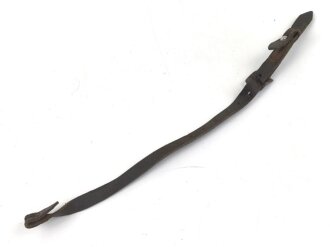 Kinnriemen für einen Stahlhelm der Wehrmacht. Datiert 1940, defekt, Klebstoffreste