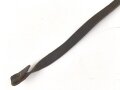 Kinnriemen für einen Stahlhelm der Wehrmacht. Datiert 1940, defekt, Klebstoffreste