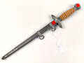 Dolch für Offiziere der Luftwaffe. Saubere Klinge von SMF Solingen, guter Gesamtzustand, die Hakenkreuz im Knauf vergoldet.