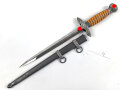 Dolch für Offiziere der Luftwaffe. Saubere Klinge von SMF Solingen, guter Gesamtzustand, die Hakenkreuz im Knauf vergoldet.