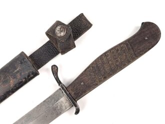 1. Weltkrieg Grabendolch. Scheide originallack, getragenes Stück in gutem Gesamtzustand, ungereinigtes Stück