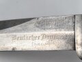 1.Weltkrieg Grabendolch mit zugehöriger Scheide, Eigentumstück, die Klinge markiert " 42er" sowie " Deutscher Brummer"  . Ungereinigtes Stück, die Scheide zum Teil wohl neuzeitlich überarbeitet