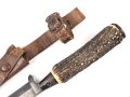 1.Weltkrieg Grabendolch mit zugehöriger Scheide, Eigentumstück, die Klinge markiert " 42er" sowie " Deutscher Brummer"  . Ungereinigtes Stück, die Scheide zum Teil wohl neuzeitlich überarbeitet