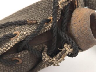 1.Weltkrieg, Feldflasche mit Bezug aus Ersatzmaterial, dieser mit Hersteller " Emanuel Kahn Karlsruhe" Guter Zustand , ungetragenes Stück