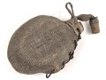 1.Weltkrieg, Feldflasche mit Bezug aus Ersatzmaterial, dieser mit Hersteller " Emanuel Kahn Karlsruhe" Guter Zustand , ungetragenes Stück
