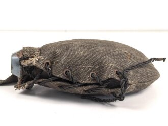 1.Weltkrieg, Feldflasche mit Bezug aus Ersatzmaterial, dieser mit Hersteller " Emanuel Kahn Karlsruhe" Guter Zustand , ungetragenes Stück