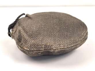 1.Weltkrieg, Feldflasche mit Bezug aus Ersatzmaterial, dieser mit Hersteller " Emanuel Kahn Karlsruhe" Guter Zustand , ungetragenes Stück
