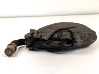 1.Weltkrieg, Feldflasche mit Bezug aus Ersatzmaterial, dieser mit Hersteller " Emanuel Kahn Karlsruhe" Guter Zustand , ungetragenes Stück