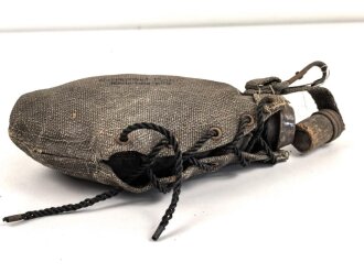 1.Weltkrieg, Feldflasche mit Bezug aus Ersatzmaterial, dieser mit Hersteller " Emanuel Kahn Karlsruhe" Guter Zustand , ungetragenes Stück
