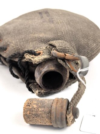 1.Weltkrieg, Feldflasche mit Bezug aus Ersatzmaterial, dieser mit Hersteller " Emanuel Kahn Karlsruhe" Guter Zustand , ungetragenes Stück